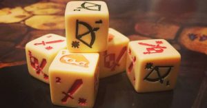 Bild: mehrere Würfel mit Symbolen