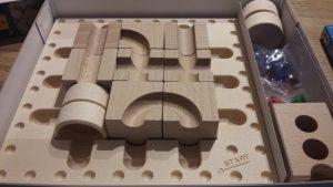 Bild: Holzteile zum Bau der Bahn