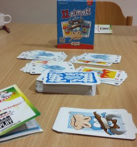 Bild: Spielkarten und Spielschachtel zum Spiel 11 nimmt