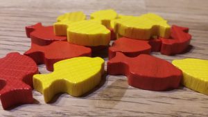 Bild: Holzfische in gelb und rot