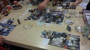 Bild: große Menge an Spielmaterial