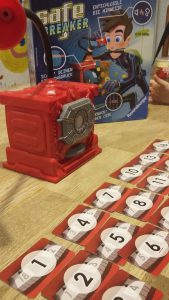 Bild: Spielmaterial Tresor und Zahlenplättchen