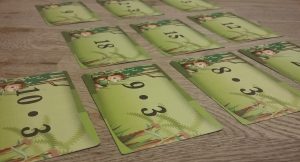 Bild: Kärtchen mit Rechenaufgaben