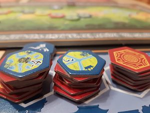 Bild: gestapelte Sechseck-Plättchen