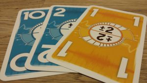 Bild: 3 Spielkarten mit Zahlen