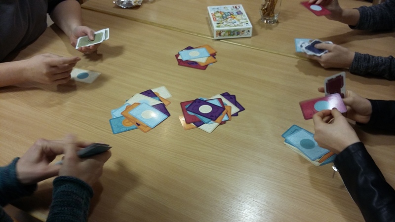 Bild: 4 Spieler beim gemeinsamen Spiel