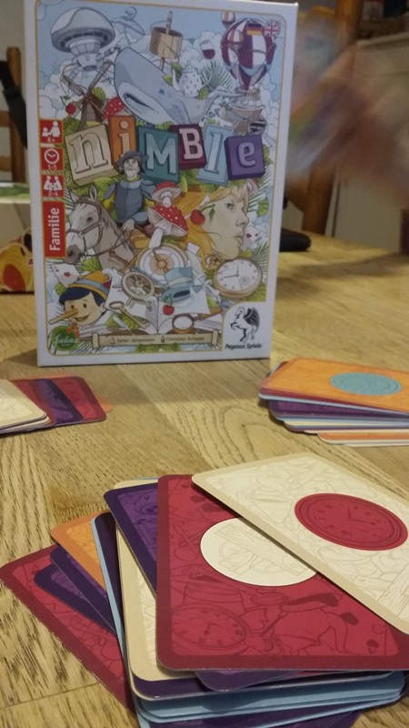 Bild: Spielschachtel Nimble mit Spielkärtchen