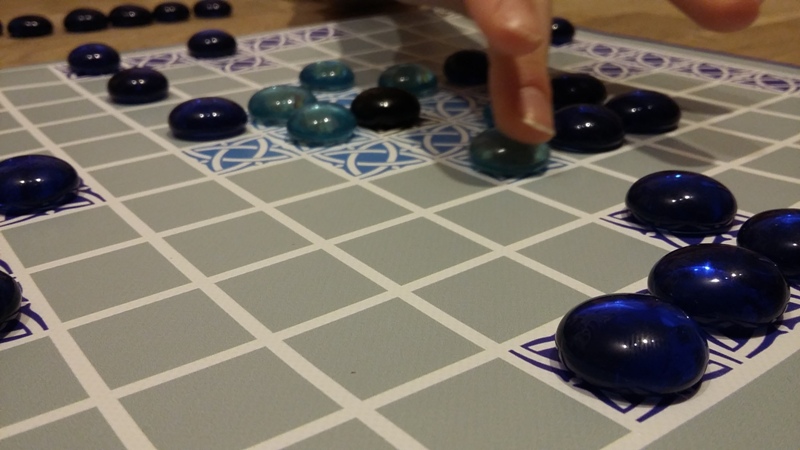 Bild: Spielstein wird auf Spielfeld verschoben