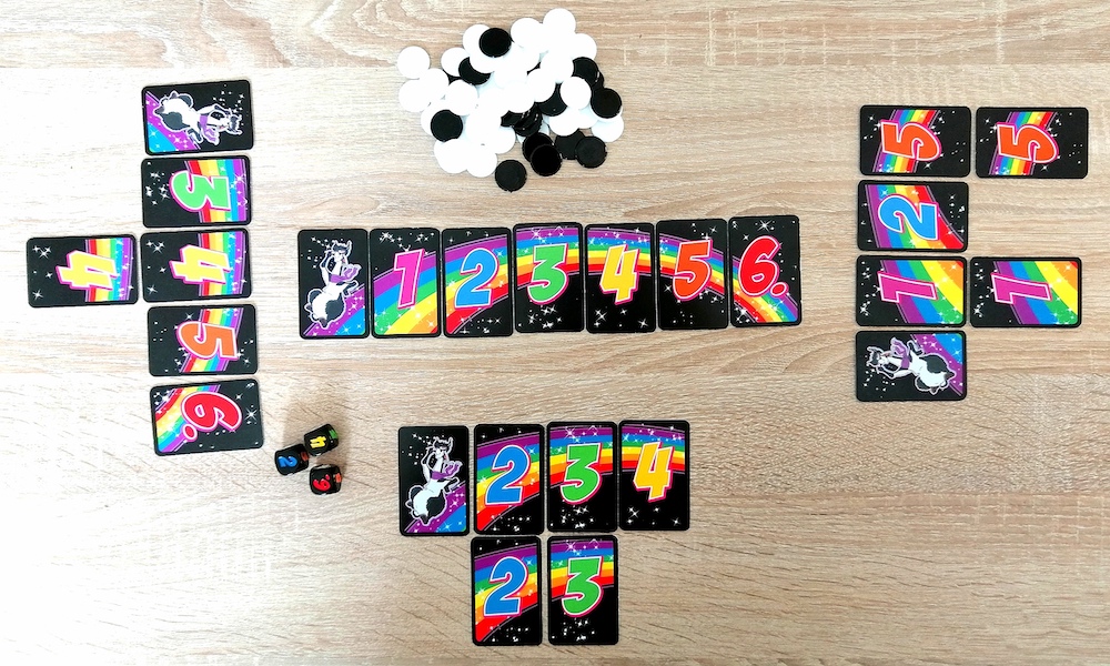 Auslage für drei Spieler:innen.