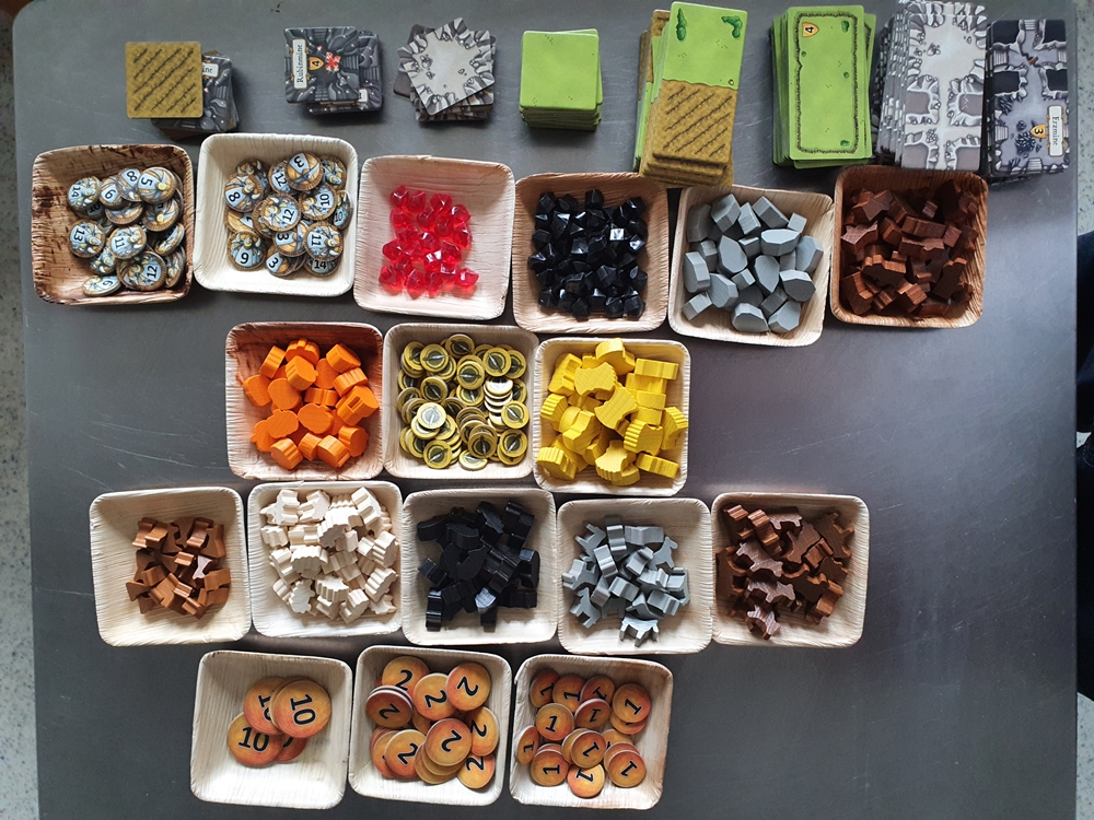 Schälchen mit den vielen unterschiedlichen Ressourcen