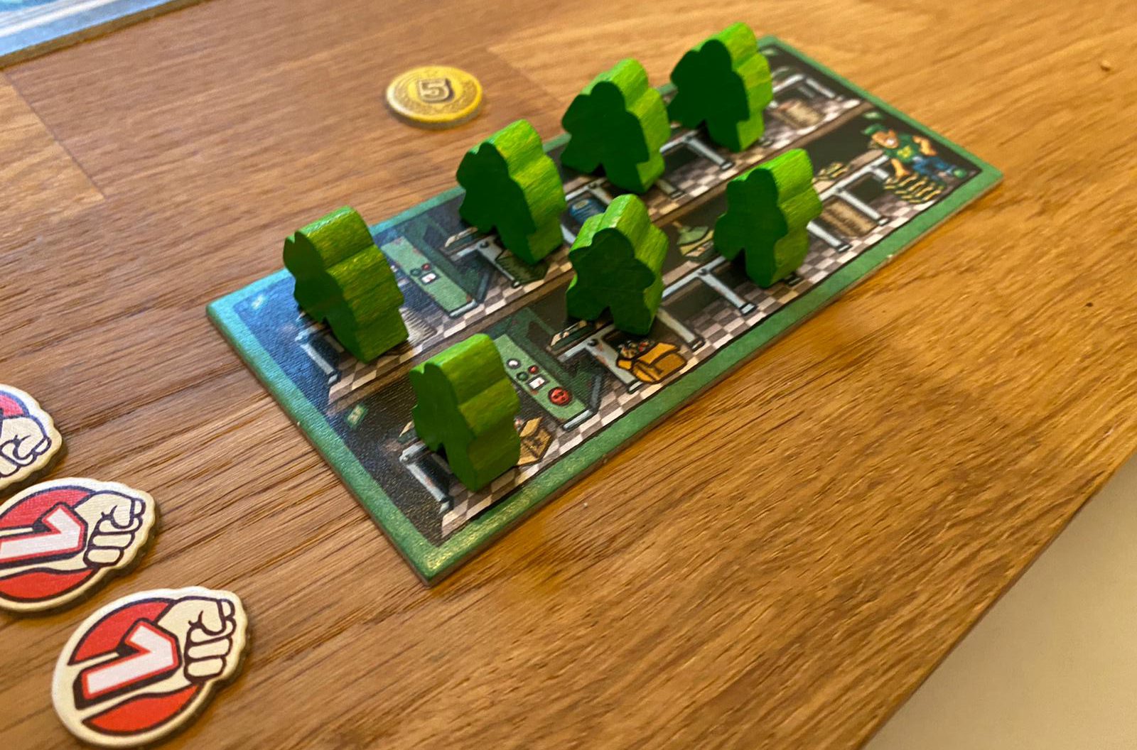 Zu sehen ist ein Spielertableau im 2 Personen-Spiel
