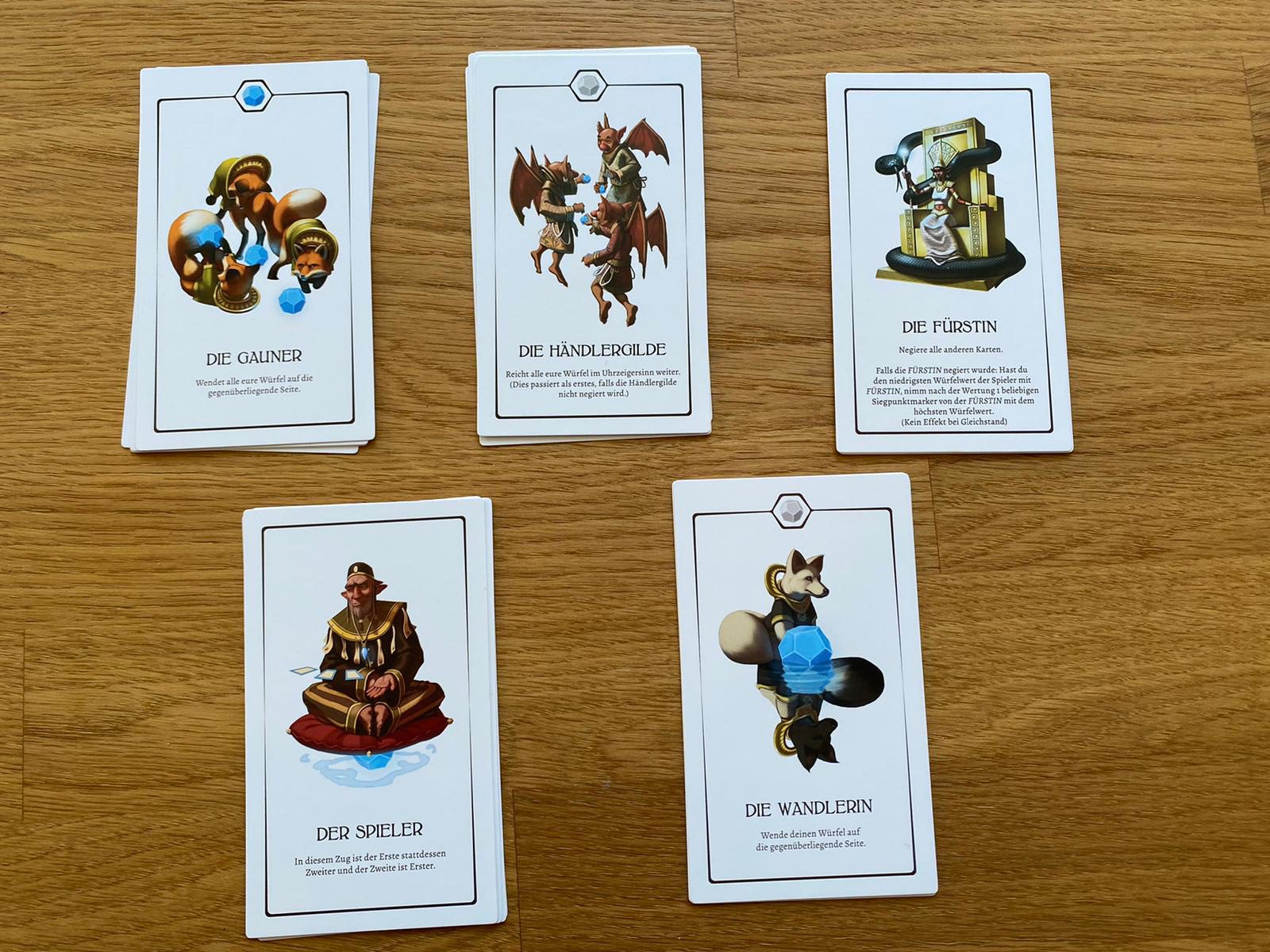 Zu sehen sind die 5 weiteren Völker, die man neben den 7 Startkarten benutzen kann.