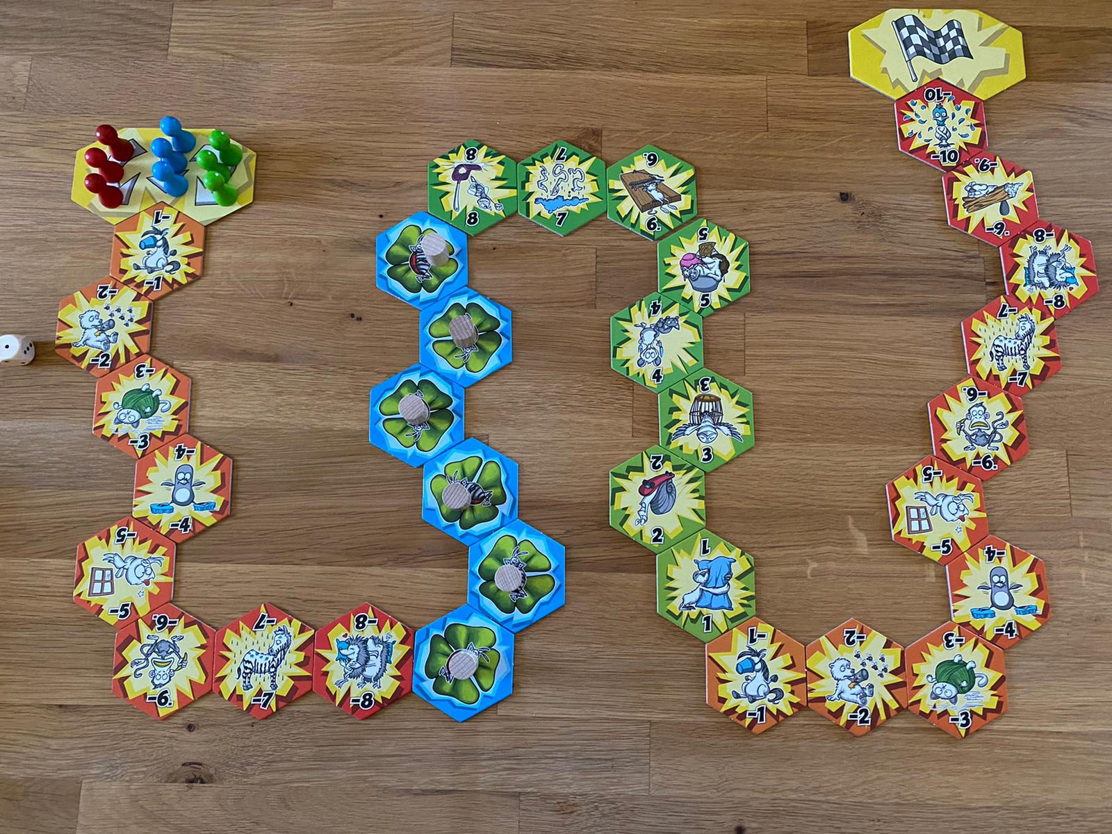 Zu sehen ist der Spielaufbau von Verflixxt in der "Experten"-Variante