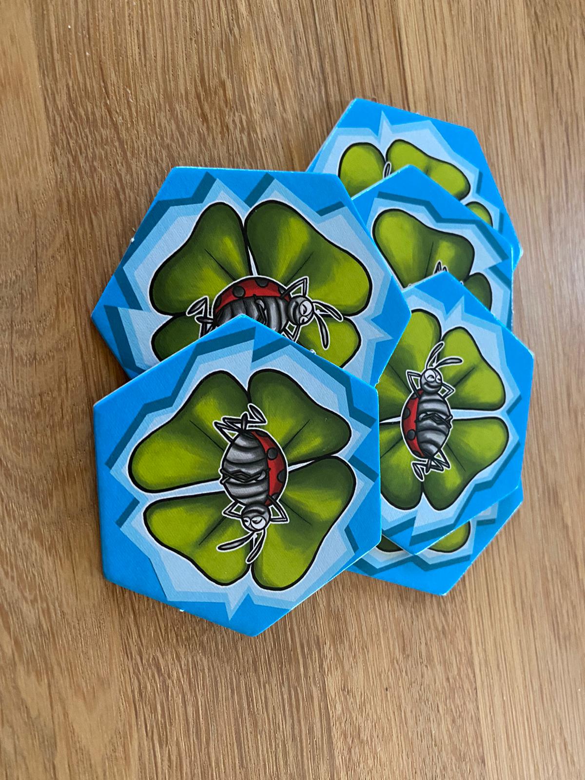 Zu sehen sind die Glücksplättchen