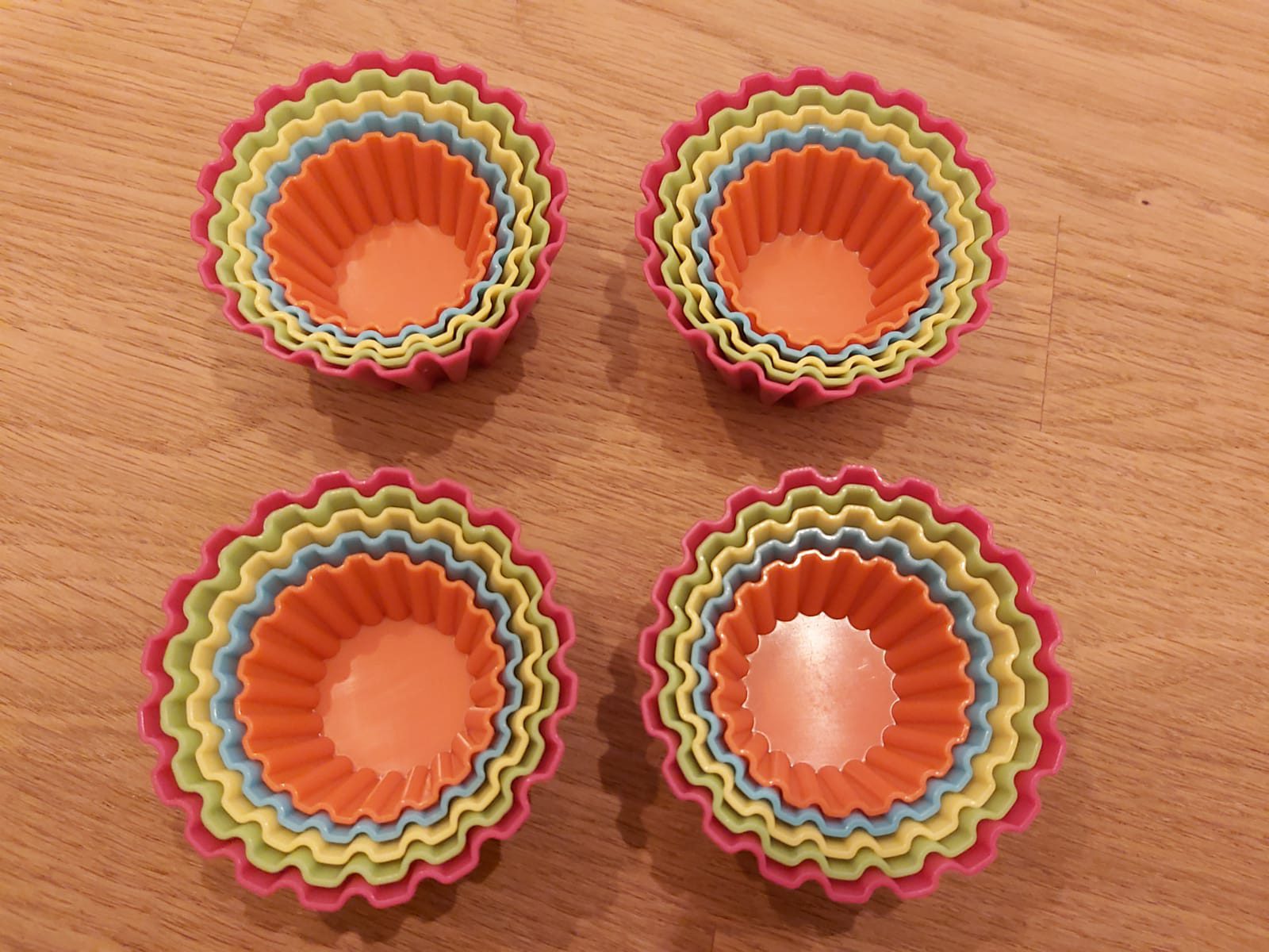 Zu sehen sind die bunten Cupcake-Förmchen.