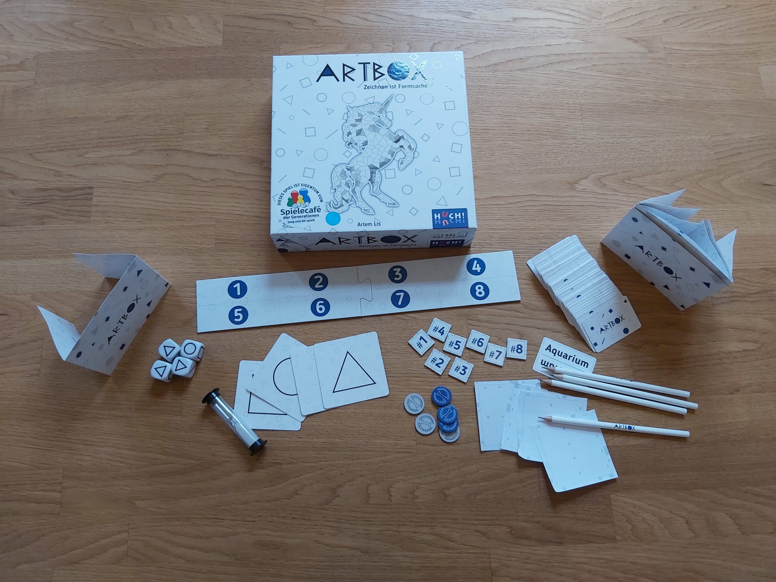 Zu sehen ist Artbox mit dem gesamten Spielmaterial.