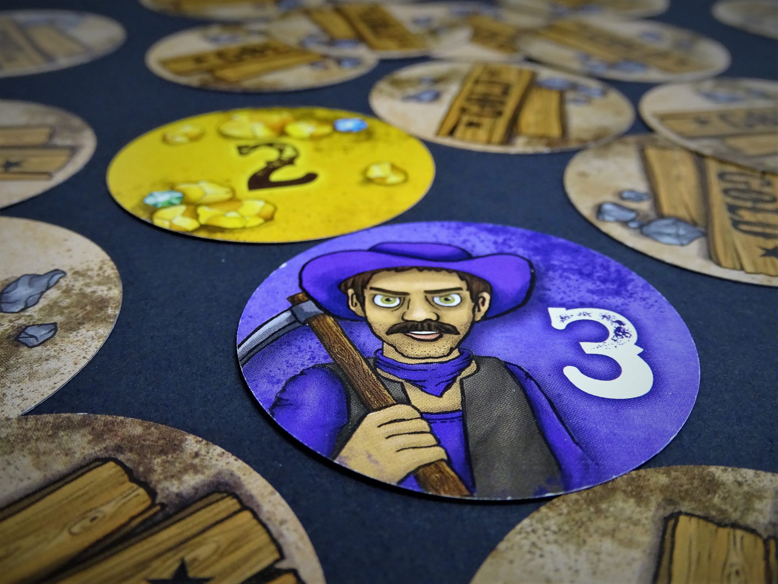 Der Goldgräber findet Gold. Sein Wert ist höher als der des Nuggets.