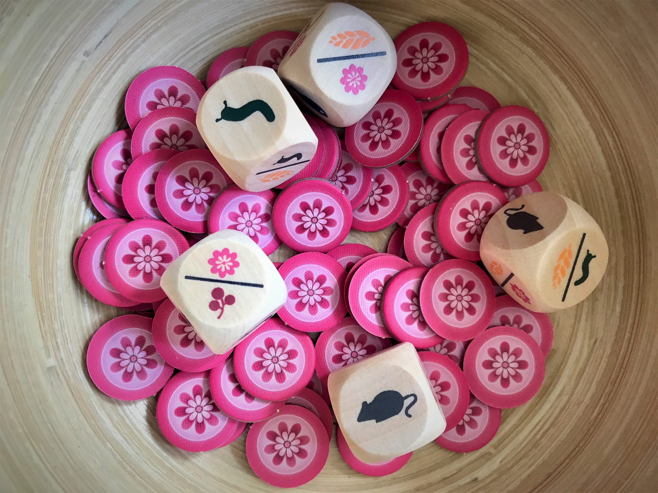 Blick auf pinkfarbene Nektarmarker und die neuen Würfel