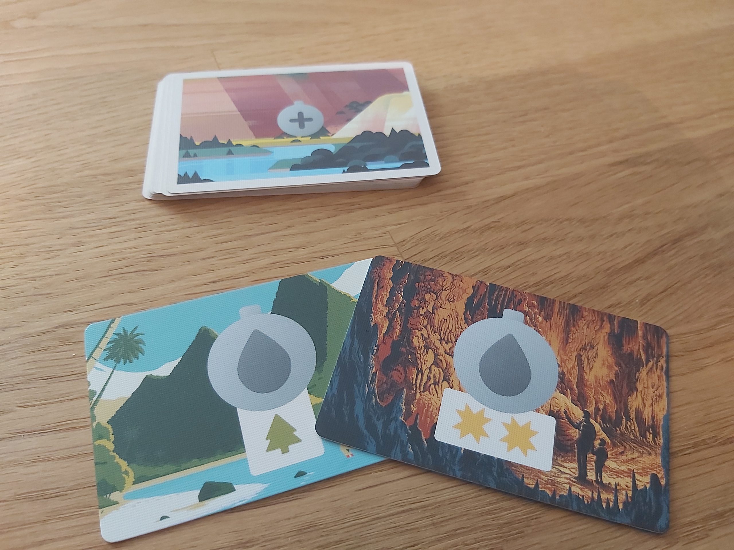 Zu sehen sind die Wasserflaschen-Karten von PARKS