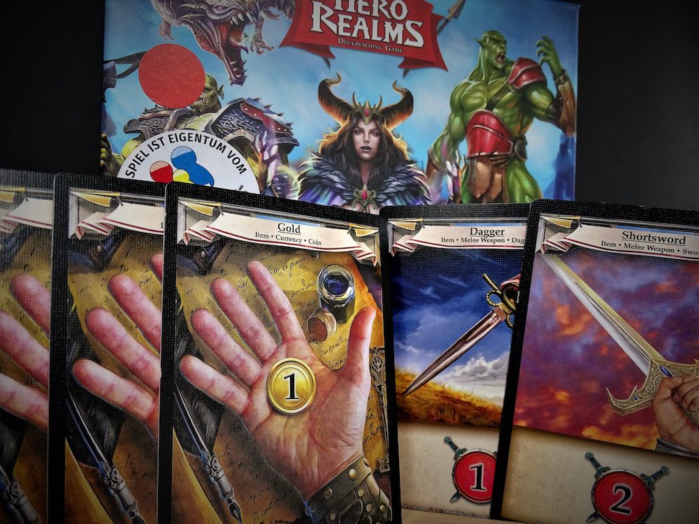 In jeder Starthand gibt es Gold und Angriffskarten
