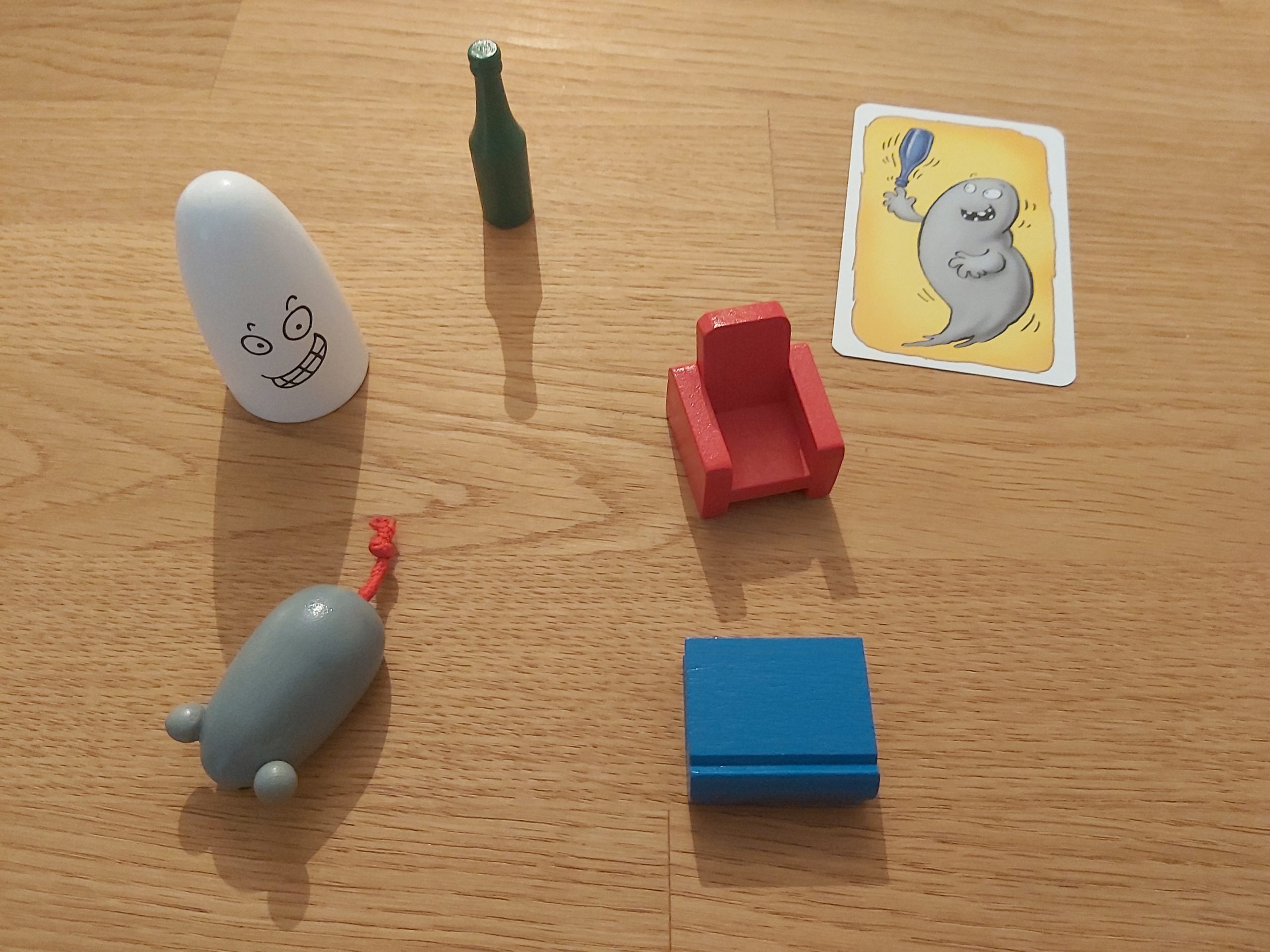 Zu sehen sind die Holzfiguren von Geistesblitz.