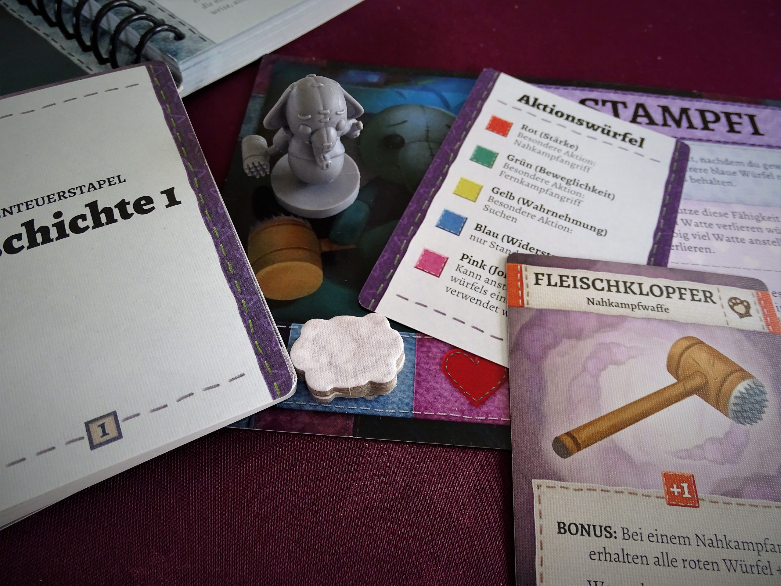 Stoffis bekommen eine Charakterkarte und Ausrüstung