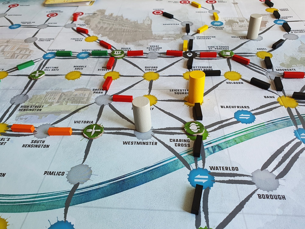 Situation ziemlich am Anfang: Einige Linien wurden begonnen. Im Vordergrund zwei Zielmarker