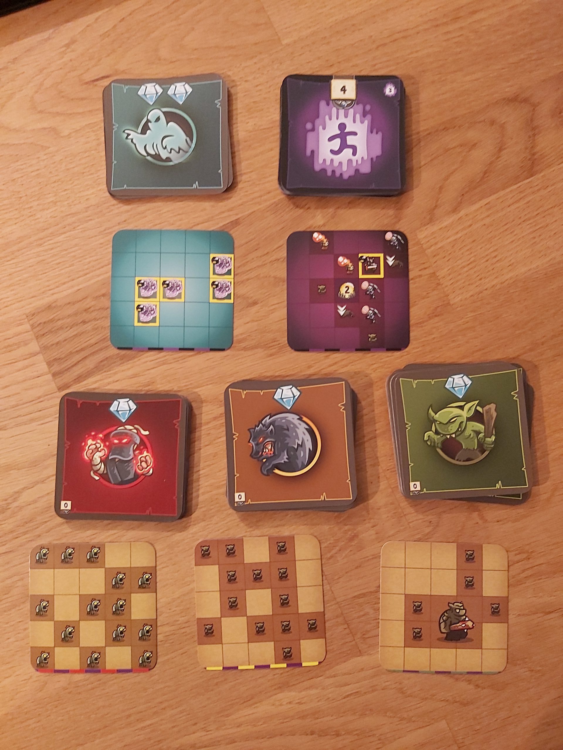 Zu sehen sind unterschiedliche Hordenkarten.