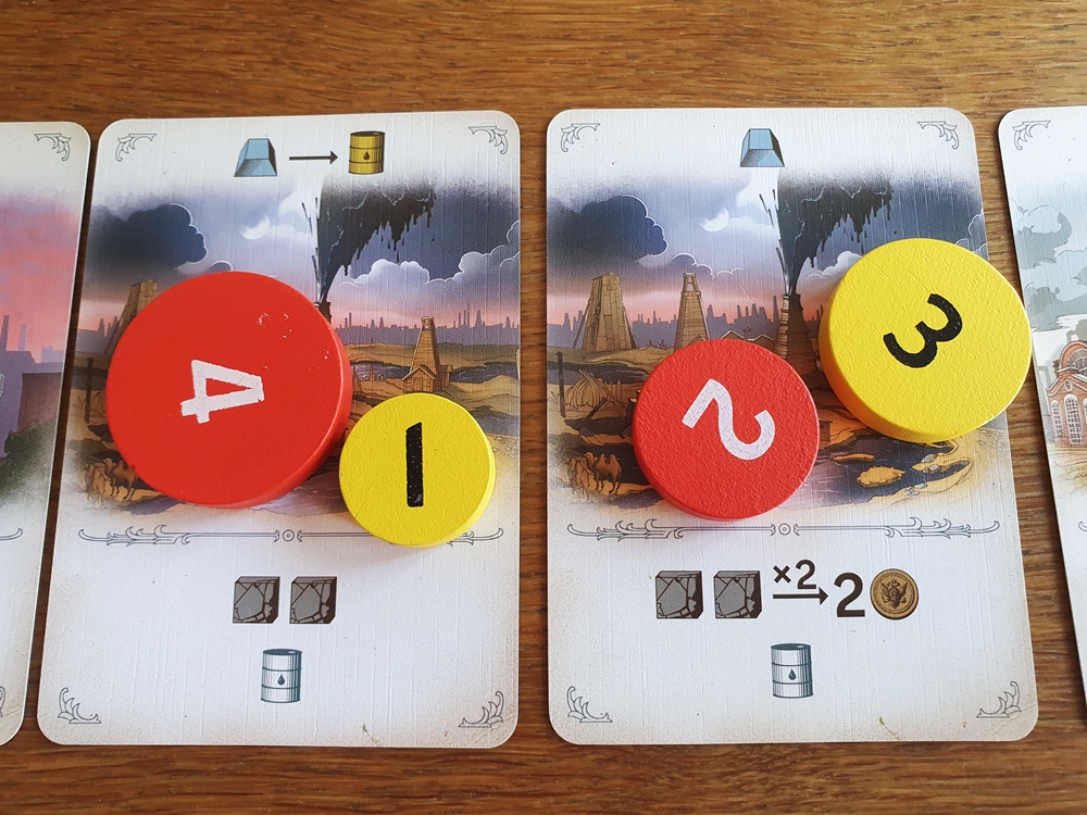 Teil der Kartenauslage, darauf Biet-Steine