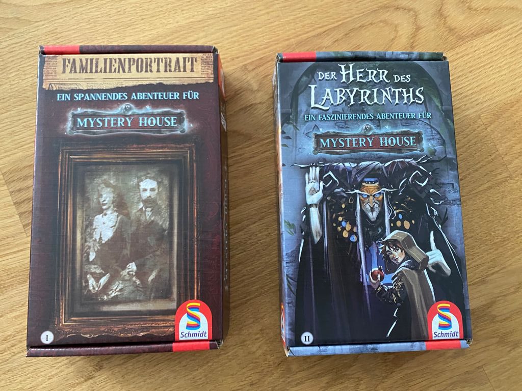 Zu sehen sind die 2 Fälle des Grundspiels von Mystery House.
