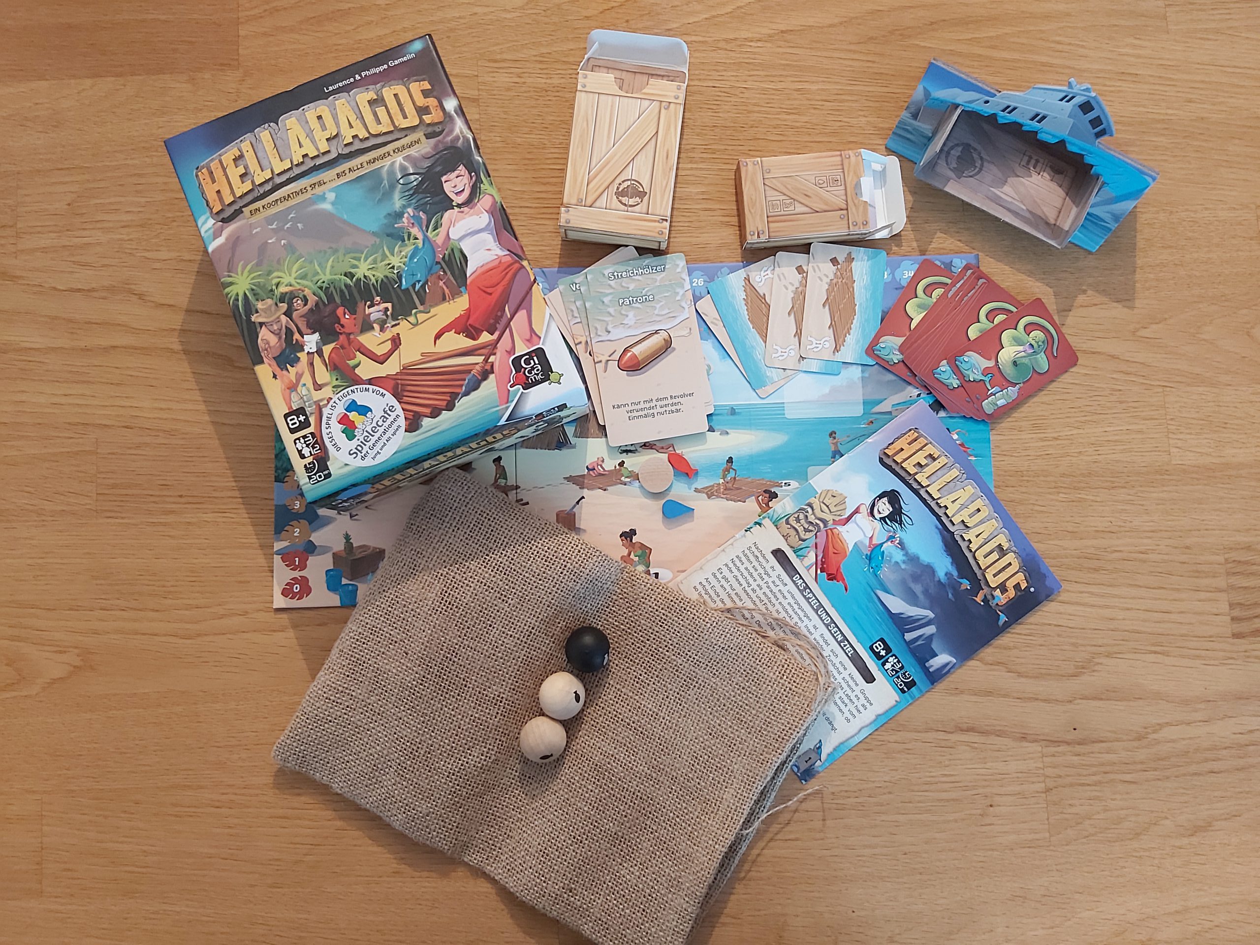 Zu sehen ist das Spiel Hellapagos mit allen Materialien.