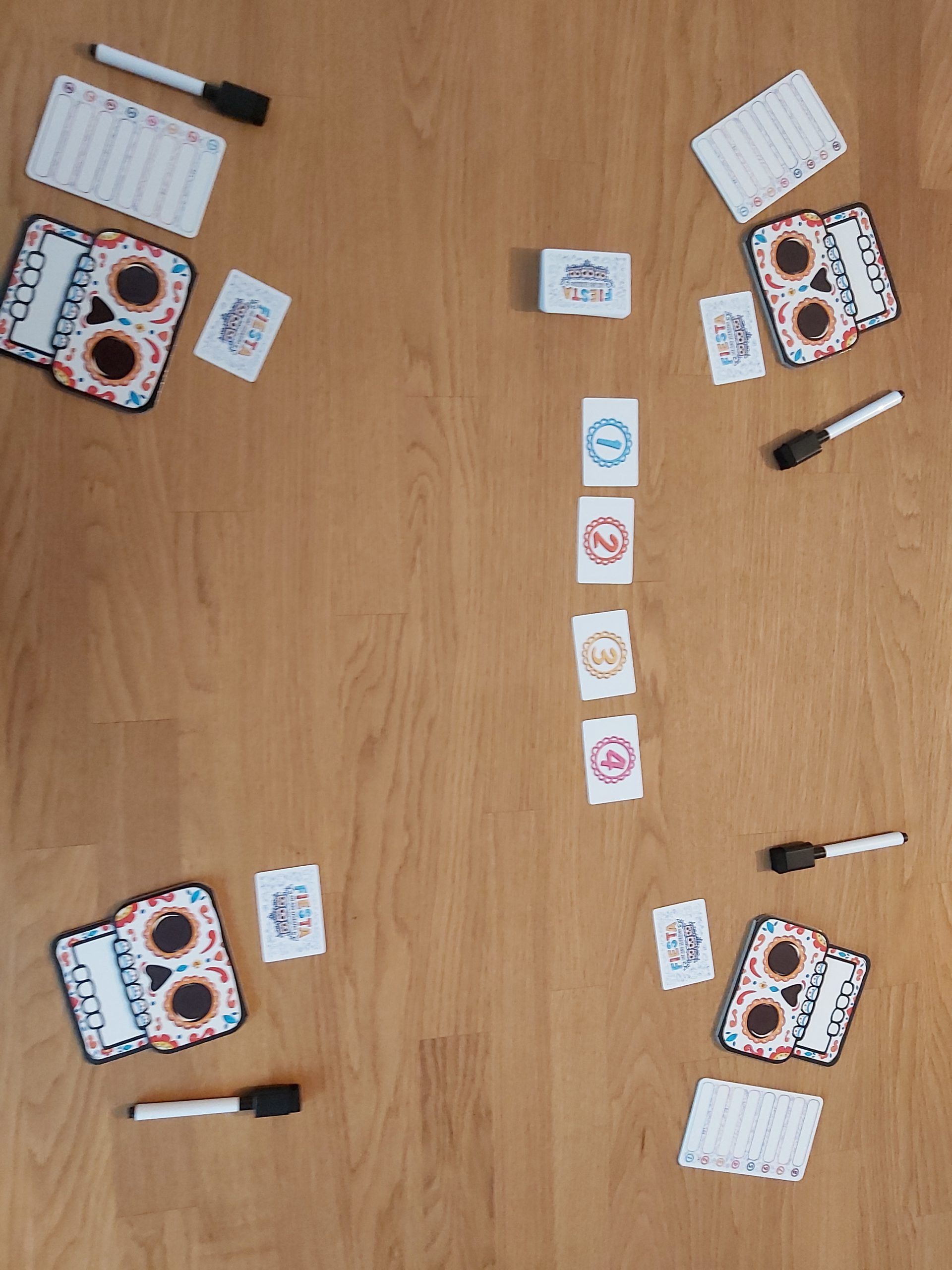 Zu sehen ist der Spielaufbau für 4 Spielende.