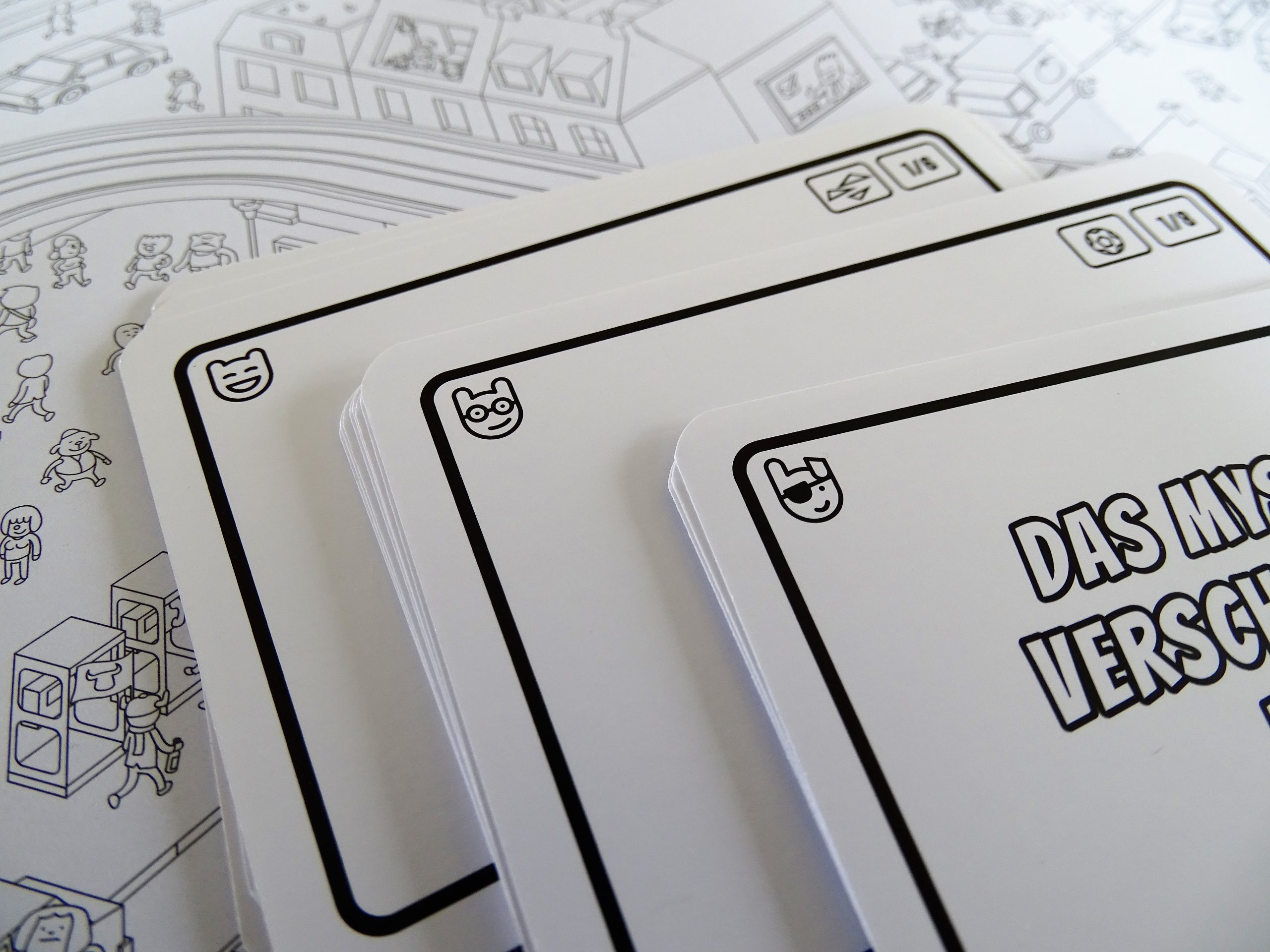 Drei unterschiedliche Symbole dienen als Wegweiser.