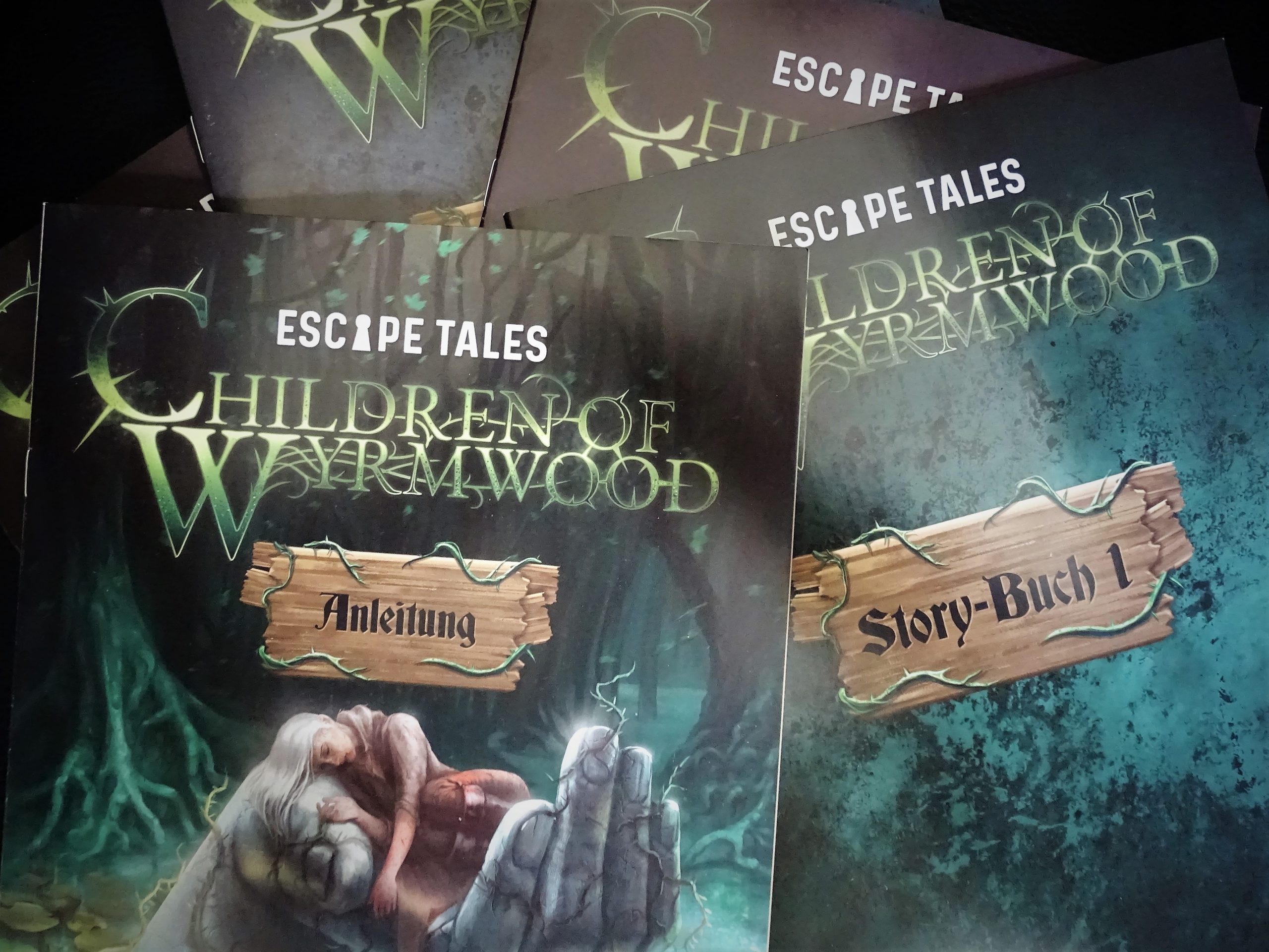 Drei Spielbücher und eine Anleitung - sehr umfangreich. 