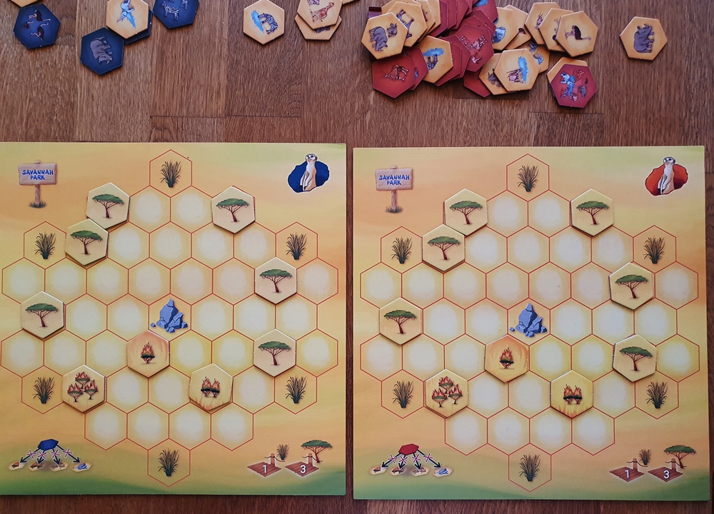 Zwei Spielbretter beim variablen Aufbau