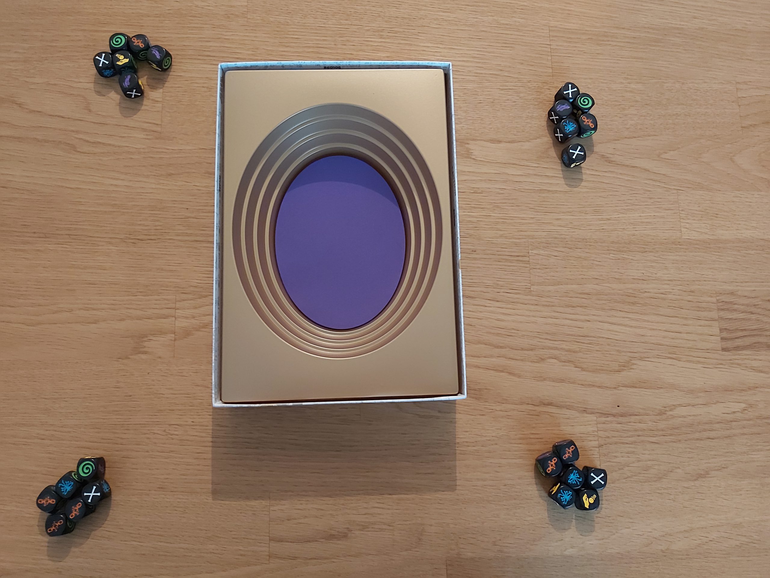 Zu sehen ist der Spielaufbau von Harry Potter Strike für 4 Spielende.