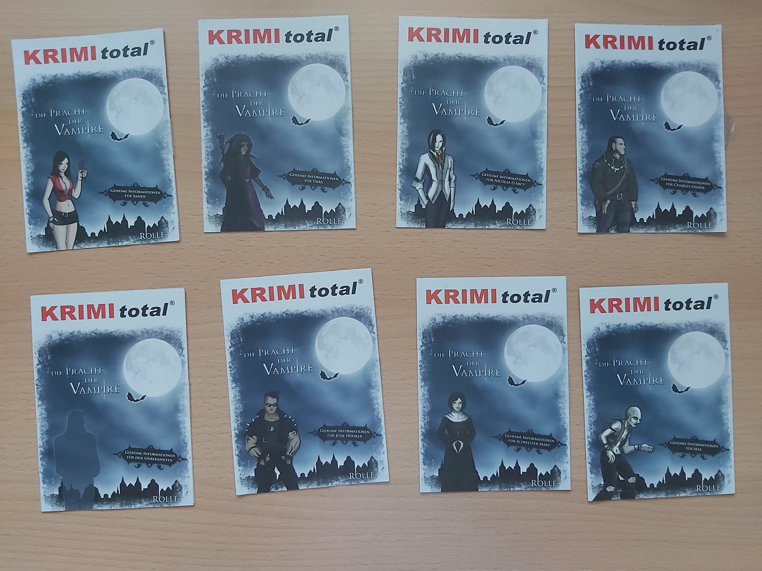 Zu sehen sind die unterschiedlichen Rollenhefte von Pracht der Vampire.