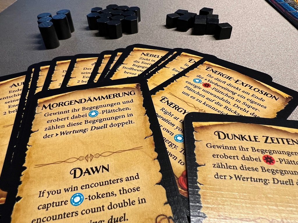 Erweiterung der zweisprachigen Duellkarten die mehr Taktik ins Spiel bringen.