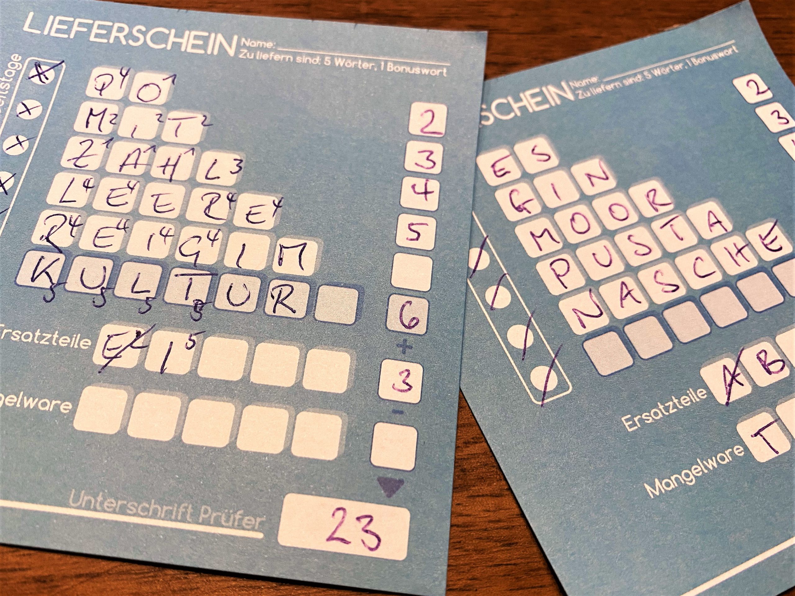 Die Wörter werden auf dem Spielblock notiert. 