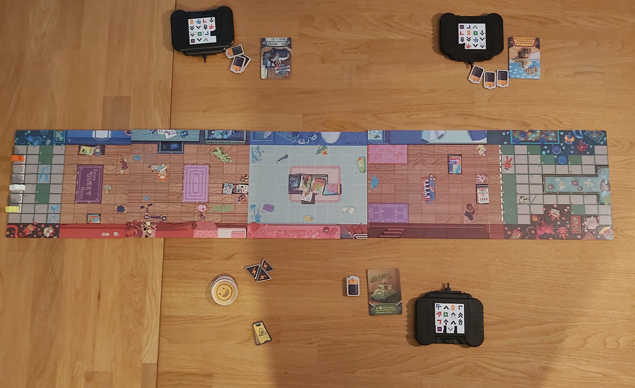Zu sehen ist der Spielaufbau von Tiny Turbo Cars für 3 Spielende.