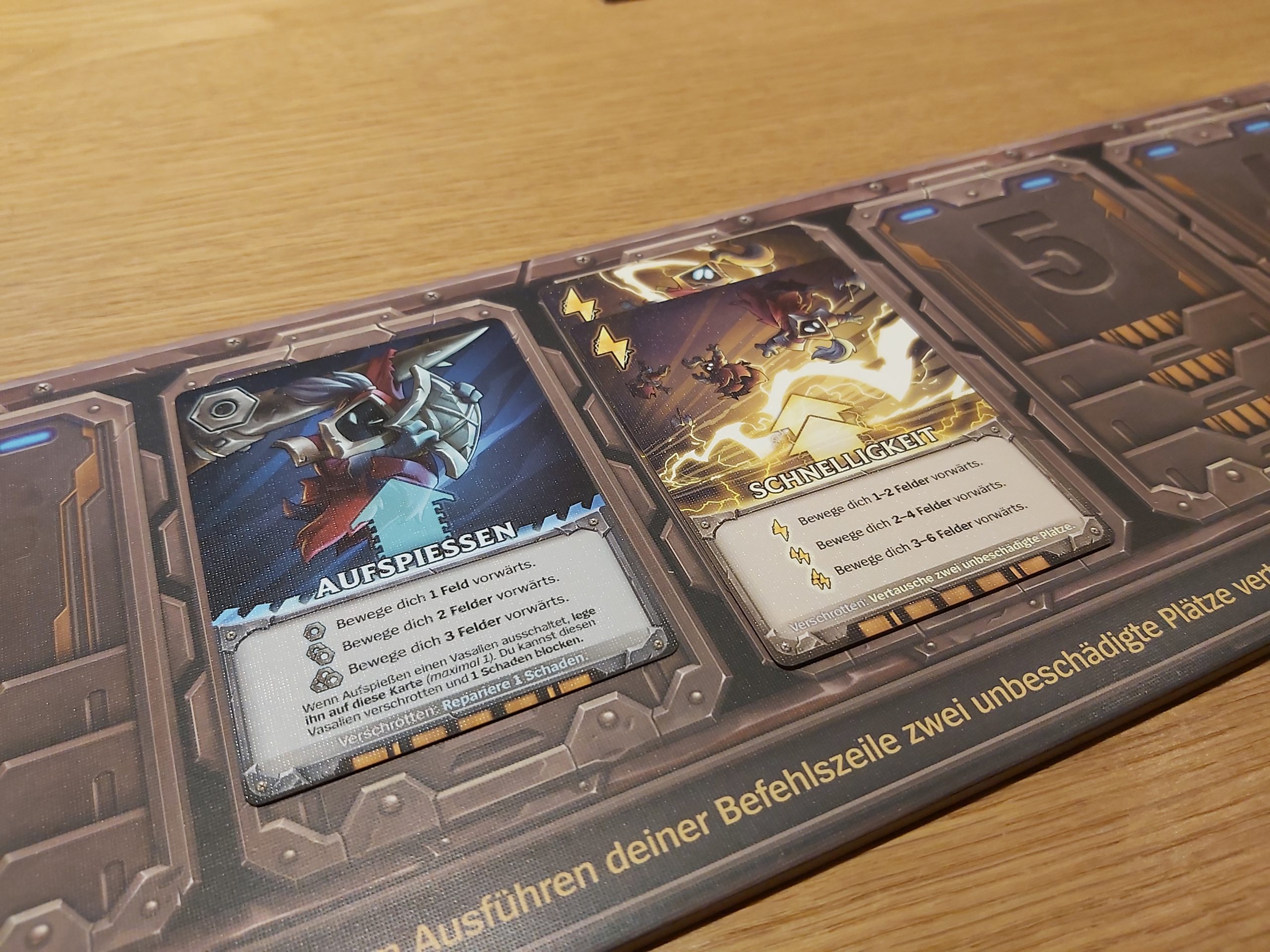 Zu sehen ist das Programmiertableau von Mechs vs Minions.