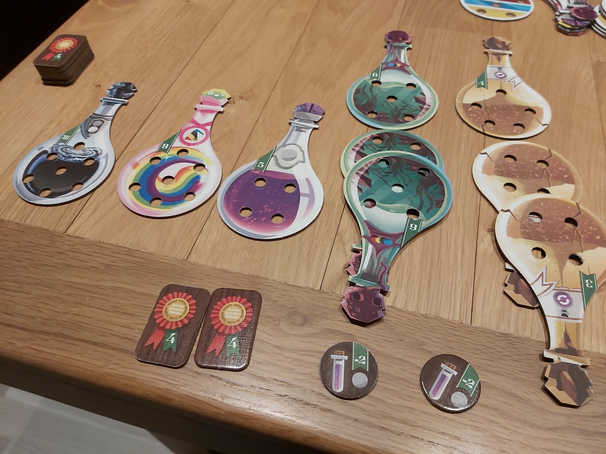 Zu sehen sind die unterschiedlichen Zaubertrankarten von Potion Explosion.