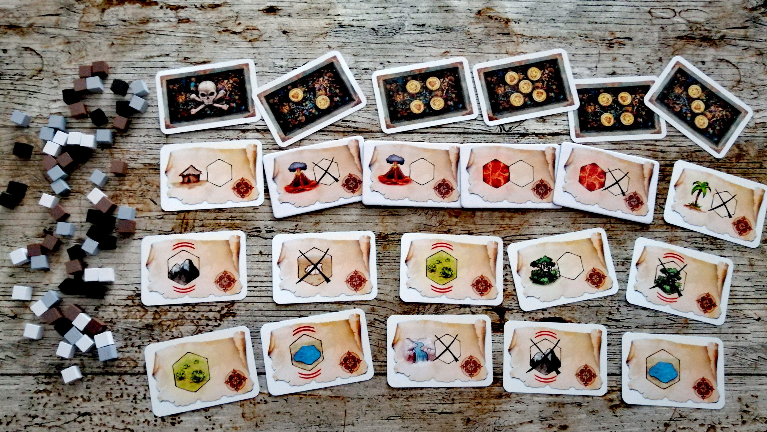 Das Ausspielen von Hinweiskarten werden die Schatzstellen immer mehr eingegrenzt. 