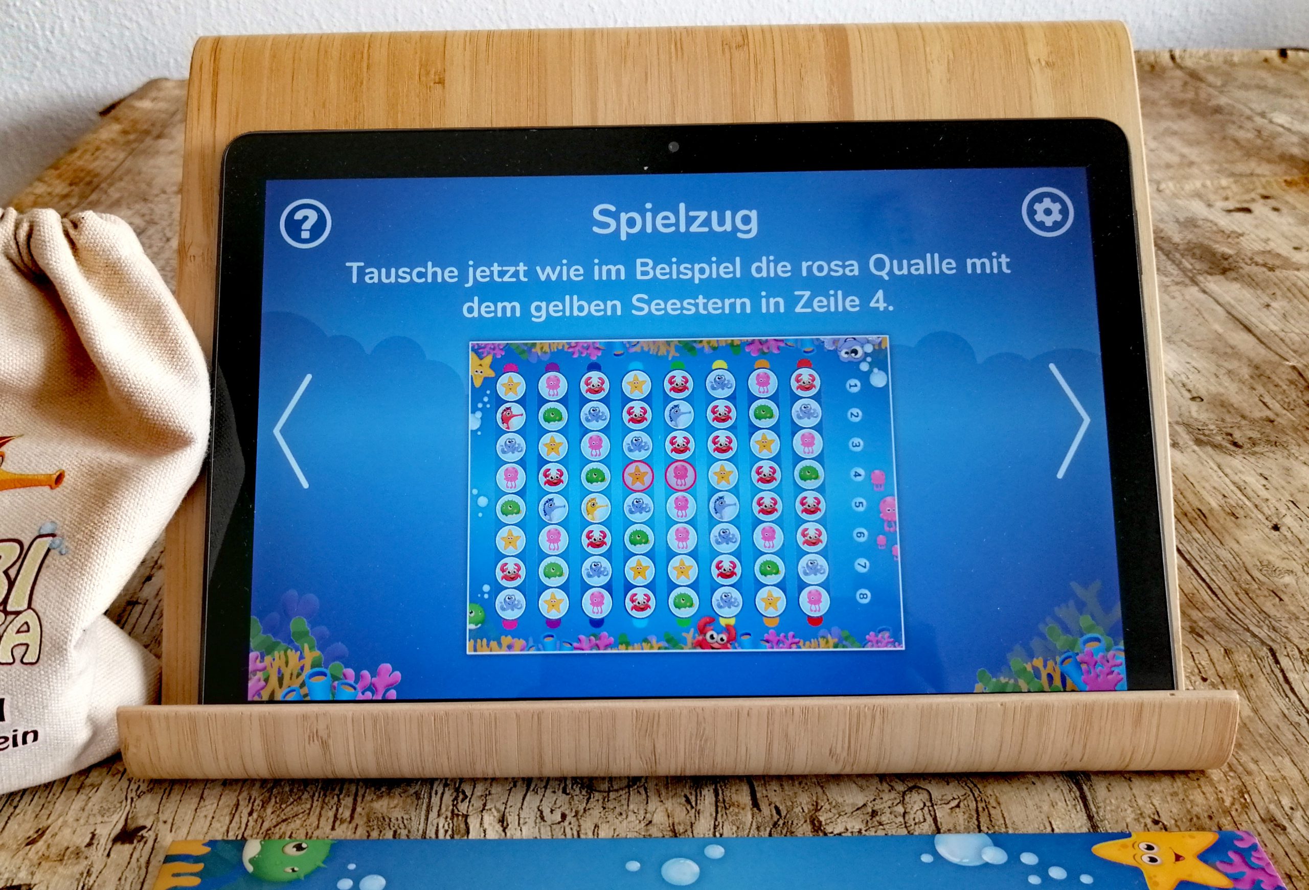 Man wird angeleitet wie man das Spiel spielt.