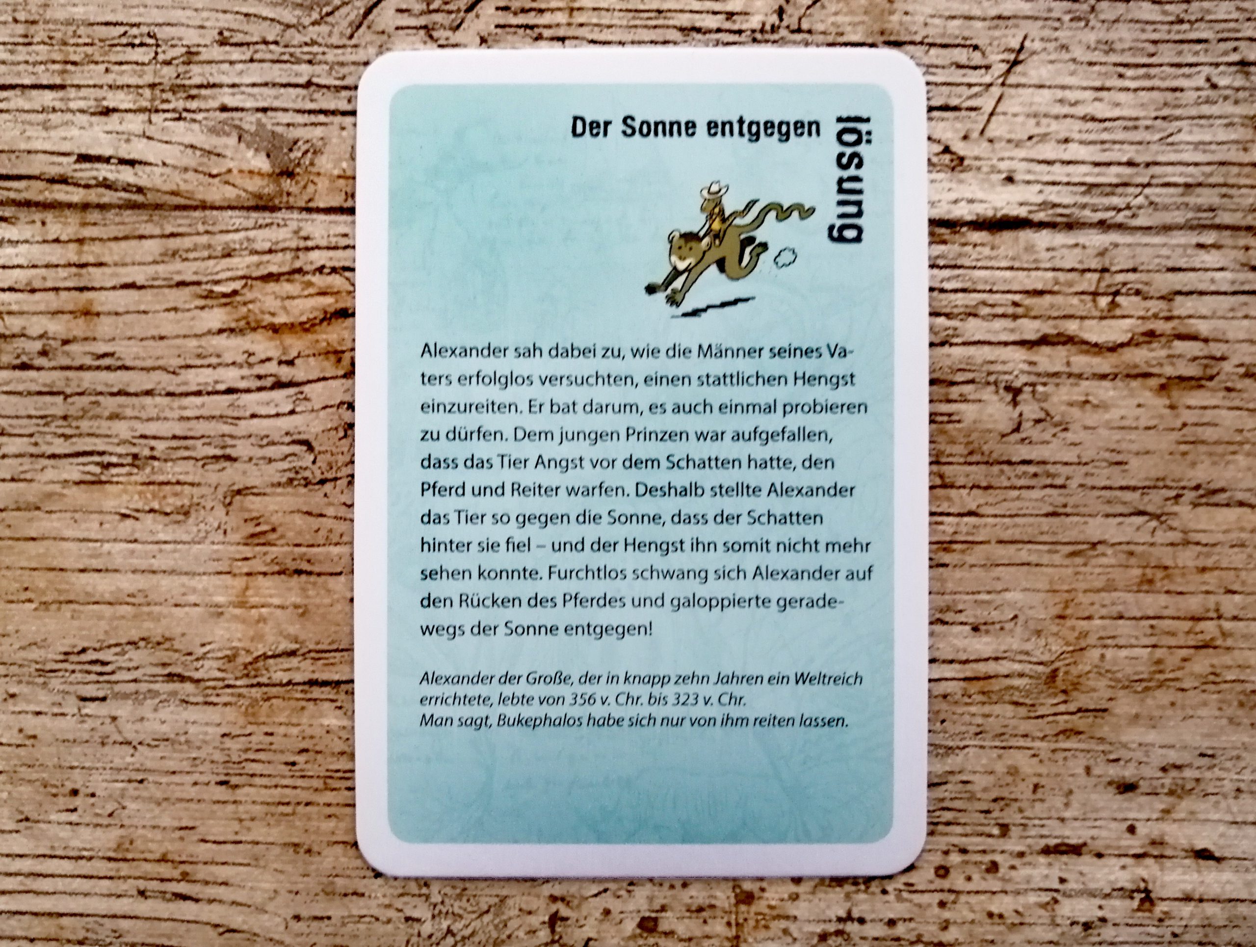 Die Lösung wird auf der Rückseite ausführlich erklärt.