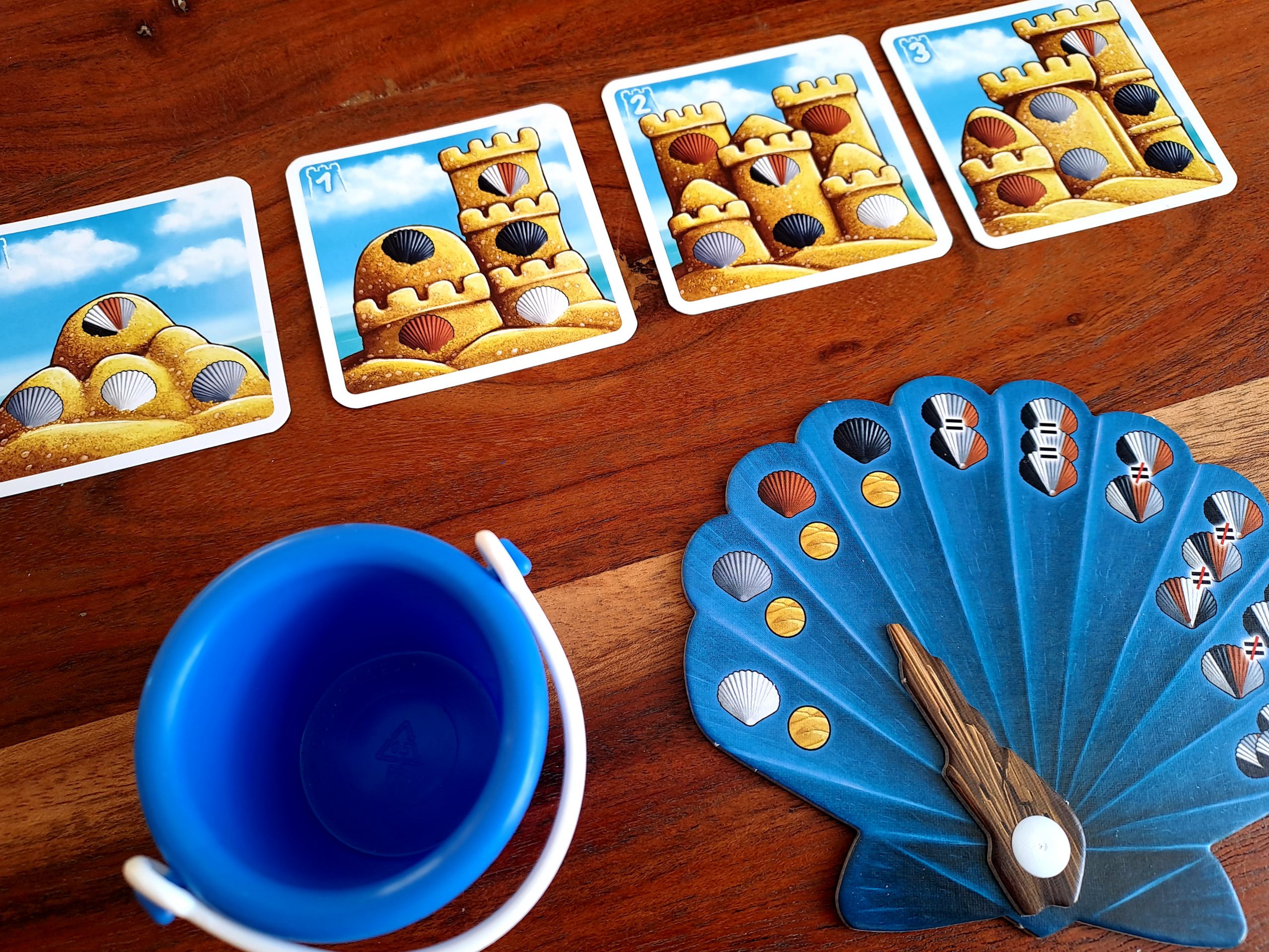 Spielmaterial für eine Person.