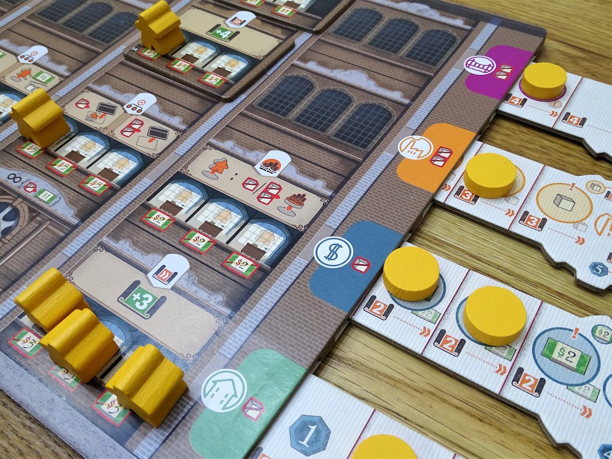 Auf dem persönlichen Spieltableau wird man reichlich arbeiten