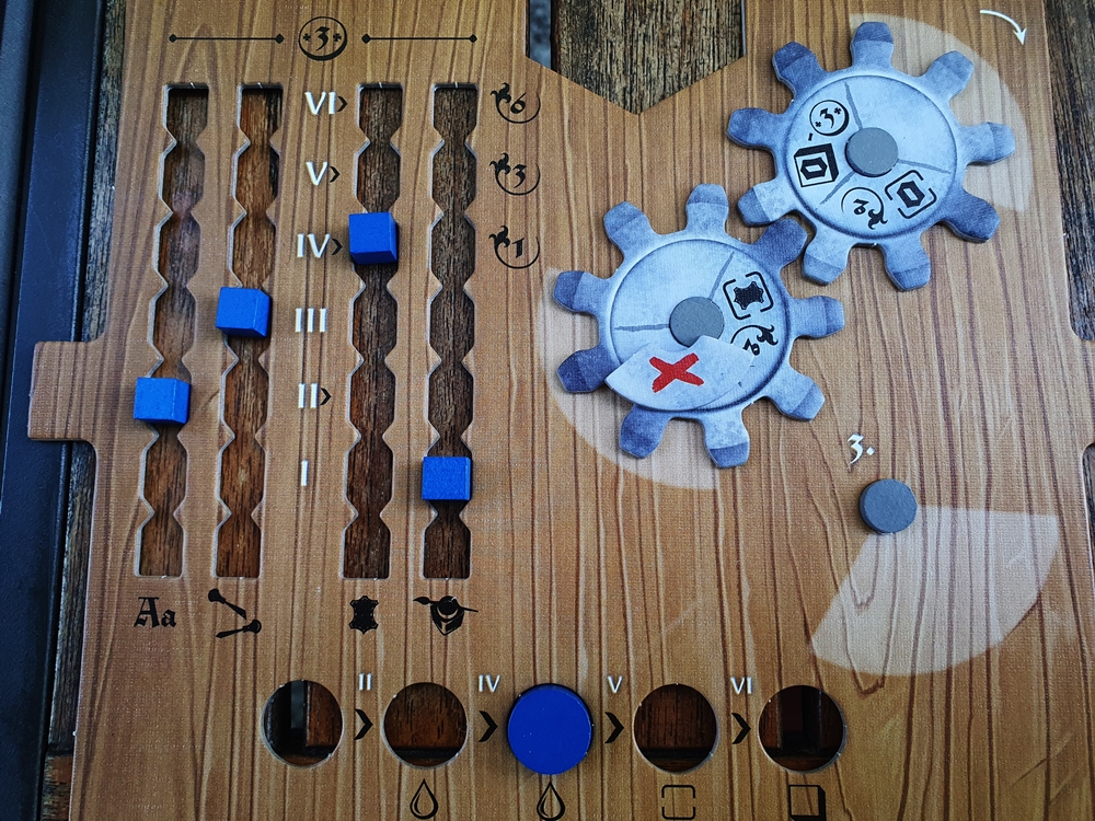 Ein Spielertableau mit Markern für den Fortschritt in den verschiedenen Kategorien, zwei installierte Zahnräder, darauf jeweils drei Aktionsmöglichkeiten