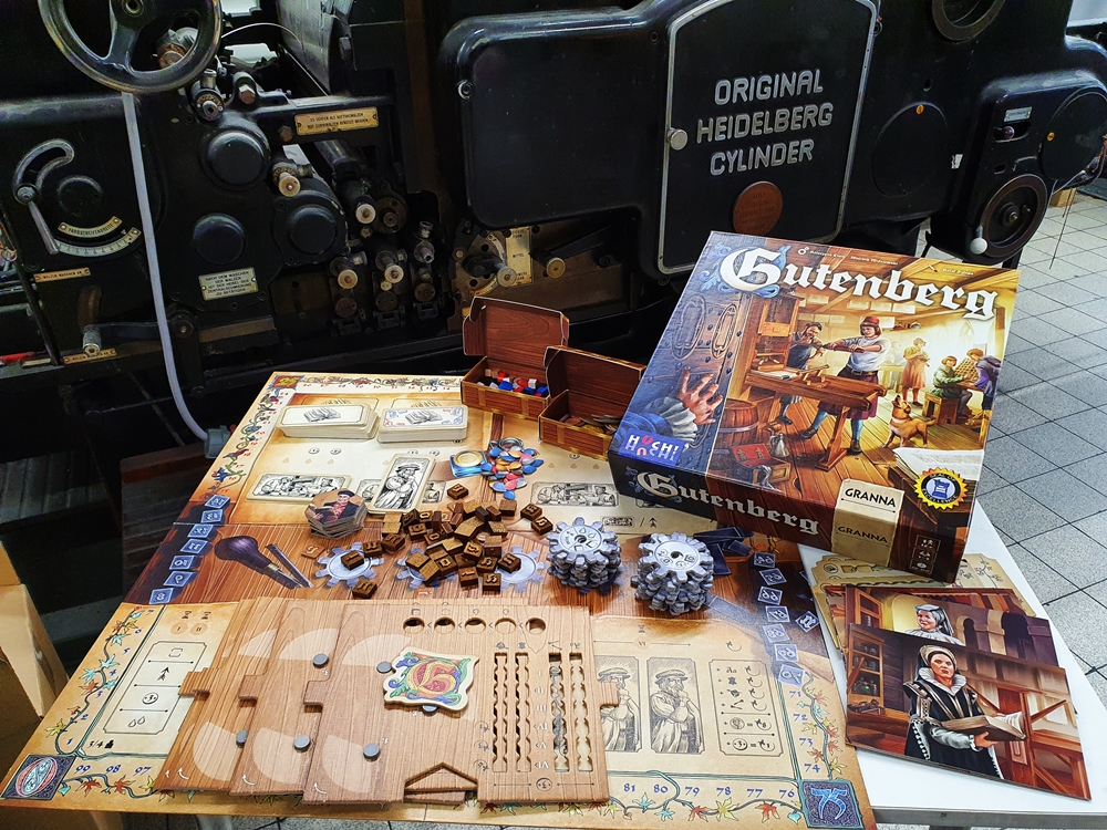 Spielkarton und Inhalt