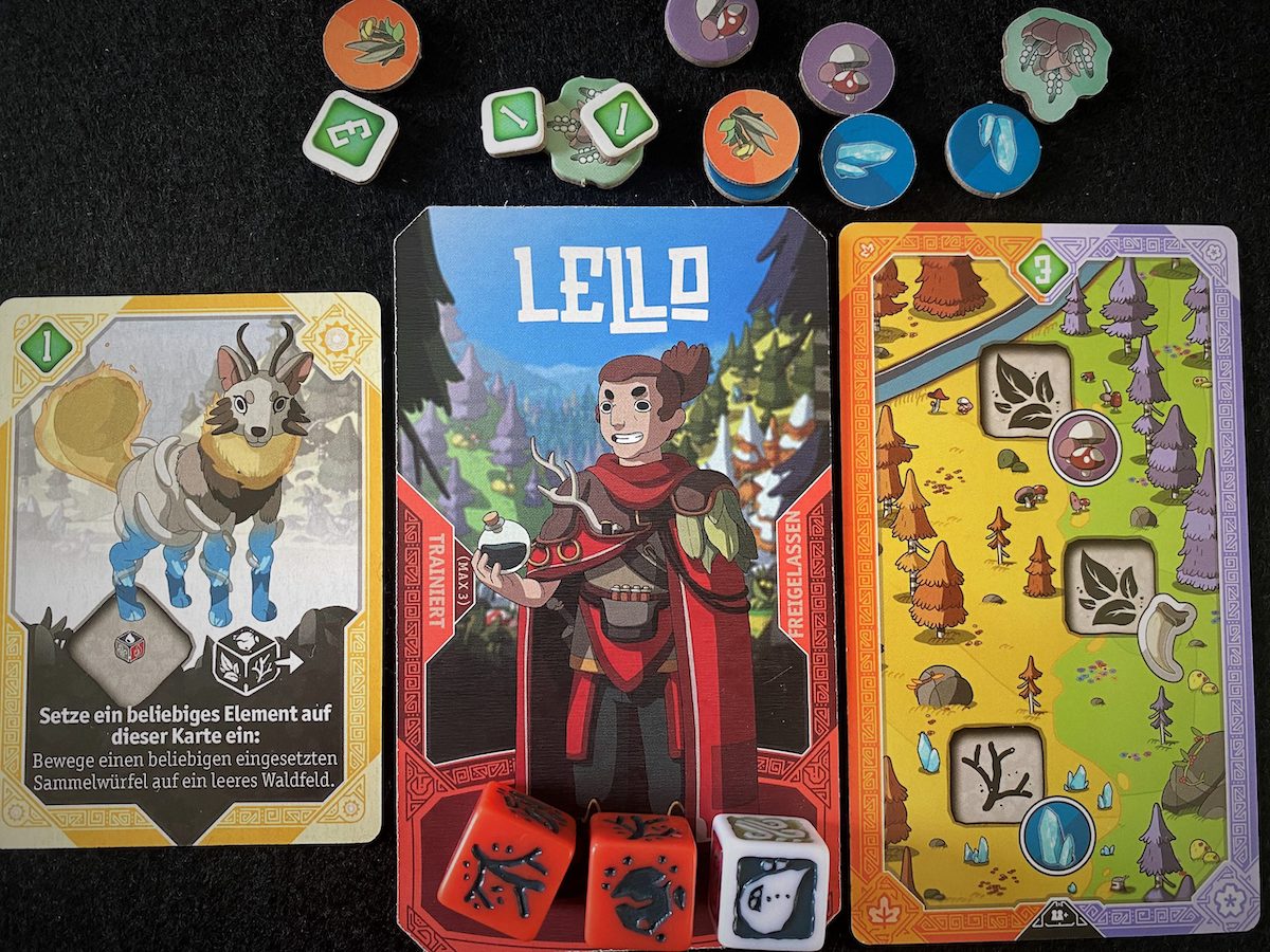 Mittig ist das Spieltableau, links ein Tiergefährte, rechts ein Wald, der in Anspruch genommen werden konnte